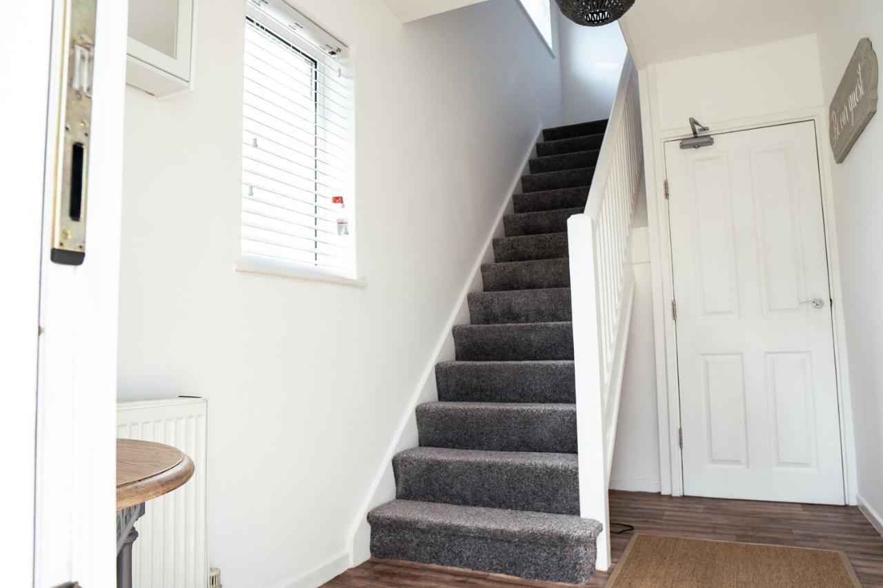 Large 4 Bedroomproperty Driveway And 3 Bathrooms Burton Latimer Exterior foto